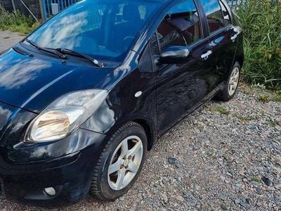 Svart Begagnad 2010 Toyota Yaris Halvkombi | 42 000 kr (Marknadspris)