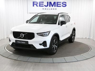 Vit Begagnad 2023 Volvo XC40 Plus SUV | 374 500 kr (Marknadspris)