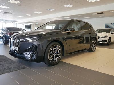 begagnad BMW iX XDRIVE50 Panorama Laser Exclusive H/K Driving ass pro