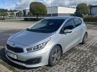 Grå Begagnad 2016 Kia Ceed Halvkombi | 49 900 kr (Superpris)
