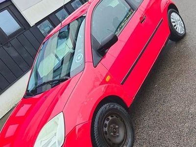 Begagnad Ford Fiesta 70 HK (51 kW) 2005 Halvkombi
