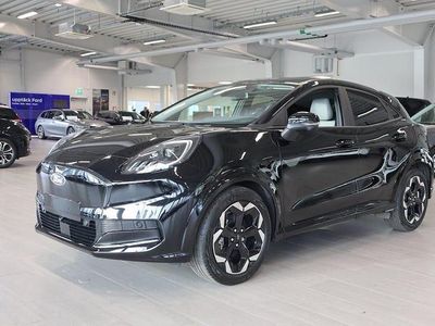 Svart metallic Ny 2025 Ford Puma Gen-E Premium SUV | 417 000 kr (Lite dyr)