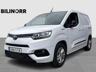 Vit Begagnad 2024 Toyota Proace City City Minibuss | 369 900 kr (Marknadspris)