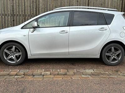 Silver Begagnad 2010 Toyota Verso Minibuss | 59 900 kr (Lite dyr)