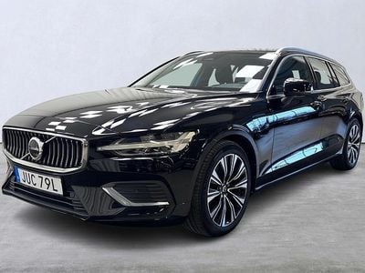 Svart Begagnad 2022 Volvo V60 Core Kombi | 309 900 kr (Marknadspris)
