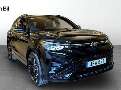 Svart Ny 2025 VW Tiguan R-line SUV | 579 900 kr (Lite dyr)