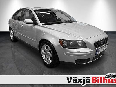 Grå Begagnad 2004 Volvo S40 Momentum Sedan | 34 900 kr (Marknadspris)