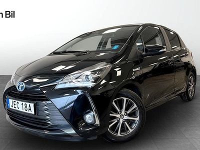 Begagnad Toyota Yaris Hybrid 73 HK (53 kW) 2019 Svart Halvkombi