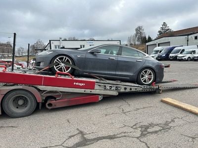 Begagnad Tesla Model S 66 kW (90 HK) 2015 Grå Halvkombi