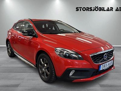 Röd Begagnad 2013 Volvo V40 CC Momentum Kombi | 169 000 kr (Marknadspris)