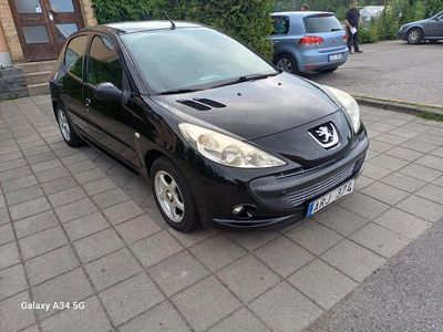 Svart Begagnad 2010 Peugeot 206+ Halvkombi | 26 000 kr (Marknadspris)