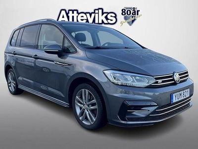 Mörkgrå Begagnad 2018 VW Touran R-line Minibuss | 269 800 kr (Marknadspris)