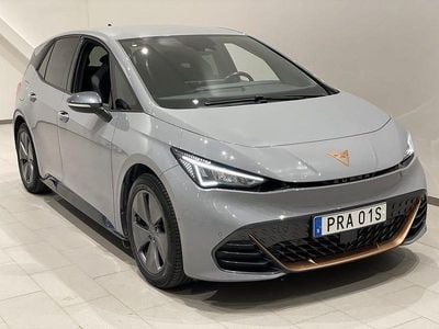 Ljusgrå (vapor grey) Begagnad 2022 Cupra Born Halvkombi | 224 900 kr (Marknadspris)