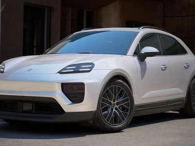 Grå Ny 2025 Porsche Macan 4 Electric SUV | 1 187 700 kr