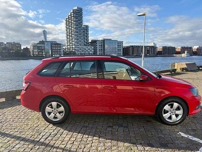 Begagnad Skoda Fabia Style 90 HK (66 kW) 2017 Röd Halvkombi