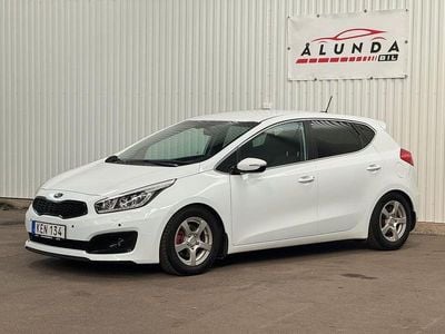 Vit Begagnad 2015 Kia Ceed Halvkombi | 94 900 kr (Marknadspris)