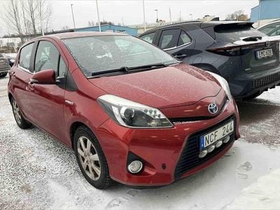 Röd Begagnad 2012 Toyota Yaris Hybrid Halvkombi | 79 900 kr (Lite dyr)