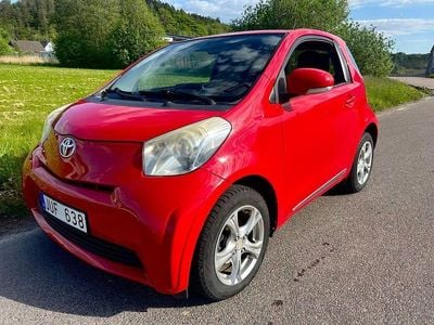 Röd Begagnad 2009 Toyota iQ Halvkombi | 39 900 kr (Lite dyr)