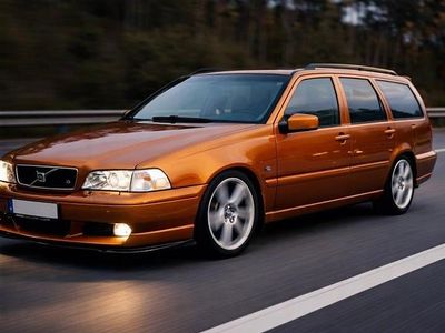 Begagnad Volvo V70 240 HK (176 kW) 1998 Saffran Kombi