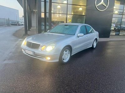 Brilijantsilver kod 744 Begagnad 2003 Mercedes E320 | 59 900 kr (Marknadspris)