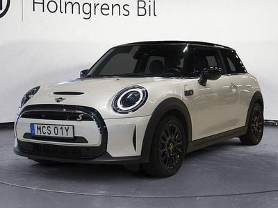 Begagnad Mini Cooper Essential 130 kW (177 HK) 2022 Nanuq white Halvkombi