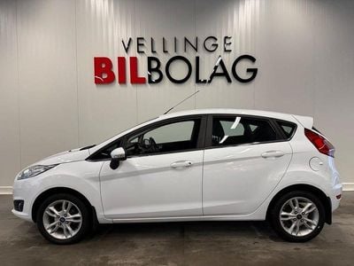 Vit Begagnad 2015 Ford Fiesta Titanium Halvkombi | 79 500 kr (Marknadspris)