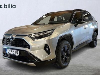 Grå Begagnad 2024 Toyota RAV4 Hybrid Style SUV | 439 900 kr (Marknadspris)