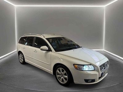 Vit Begagnad 2011 Volvo V50 Momentum Kombi | 64 900 kr (Marknadspris)