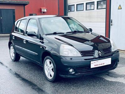 Svart Begagnad 2004 Renault Clio II Halvkombi | 24 900 kr (Lite dyr)