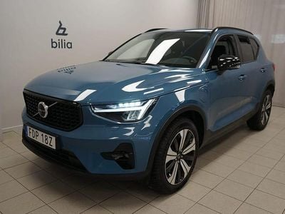 Blå Begagnad 2023 Volvo XC40 Plus SUV | 399 900 kr (Marknadspris)