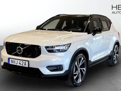 Vit Begagnad 2021 Volvo XC40 R-Design SUV | 379 000 kr (Marknadspris)
