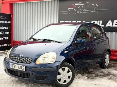 Begagnad Toyota Yaris 65 HK (47 kW) 2003 Blå Halvkombi