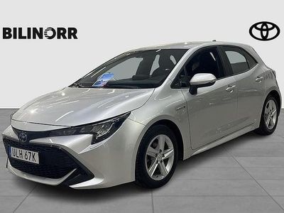 Silver Begagnad 2020 Toyota Corolla Hybrid Halvkombi | 219 400 kr (Marknadspris)
