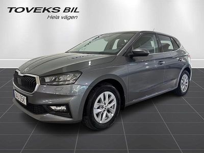 Grå (graphite grey metallic) Begagnad 2024 Skoda Fabia Selection Halvkombi | 219 900 kr (Marknadspris)