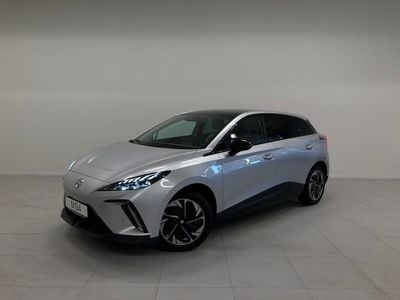 Begagnad MG MG4 EV Luxury 150 kW (204 HK) 2022 Okänd Halvkombi