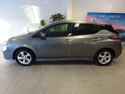 Begagnad Nissan Leaf N-Connecta 110 kW (150 HK) 2022 Grå Halvkombi