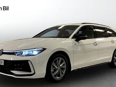 Vit Begagnad 2025 VW Passat R-line Kombi | 444 900 kr (Dyr)