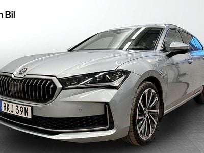 Begagnad Skoda Superb 2025 Silver Kombi