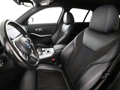 Röd Begagnad 2021 BMW 330e M Sport Kombi | 316 000 kr (Marknadspris)