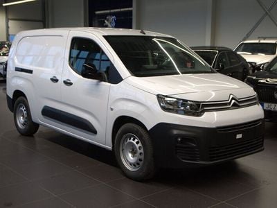Vit Begagnad 2024 Citroën e-Berlingo Business Class Minibuss | 463 000 kr