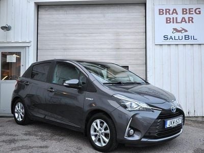 Gråmetallic Begagnad 2018 Toyota Yaris Hybrid Halvkombi | 139 000 kr (Marknadspris)