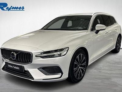 Begagnad Volvo V60 Core 253 HK (186 kW) 2022 Vit Kombi