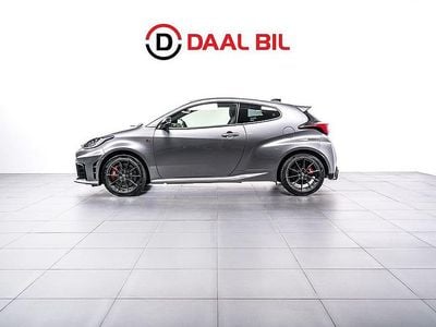 Silver Begagnad 2024 Toyota Yaris Halvkombi | 549 700 kr