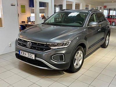 Grå Begagnad 2022 VW T-Roc SUV | 254 800 kr (Marknadspris)
