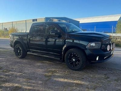 Svart Begagnad 2014 RAM 1500 Pickup | 210 000 kr (Lite dyr)