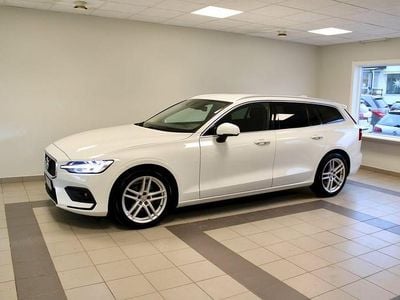 Vit Begagnad 2021 Volvo V60 Momentum Kombi | 259 900 kr (Bra pris)