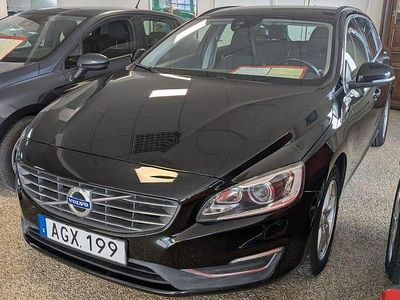 Svart Begagnad 2015 Volvo V60 Momentum Kombi | 134 500 kr (Marknadspris)