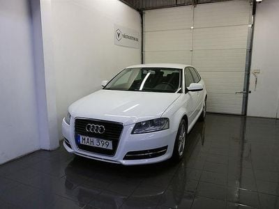 Begagnad Audi A3 Sportback Attraction 105 HK (77 kW) 2011 Vit Halvkombi
