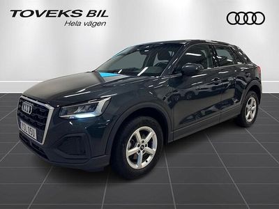 Grå Begagnad 2024 Audi Q2 Proline SUV | 289 900 kr (Marknadspris)