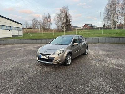 Brun Begagnad 2012 Renault Clio R.S. Halvkombi | 37 000 kr (Marknadspris)